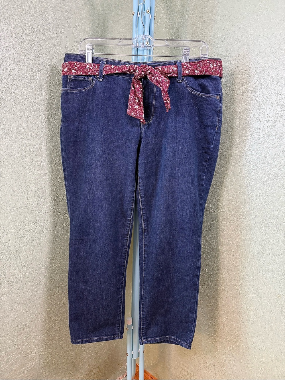 Dark Blue Capri Women's Jeans with Floral Tie Belt